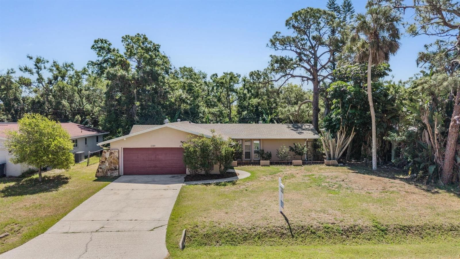 1124 DANNY DR