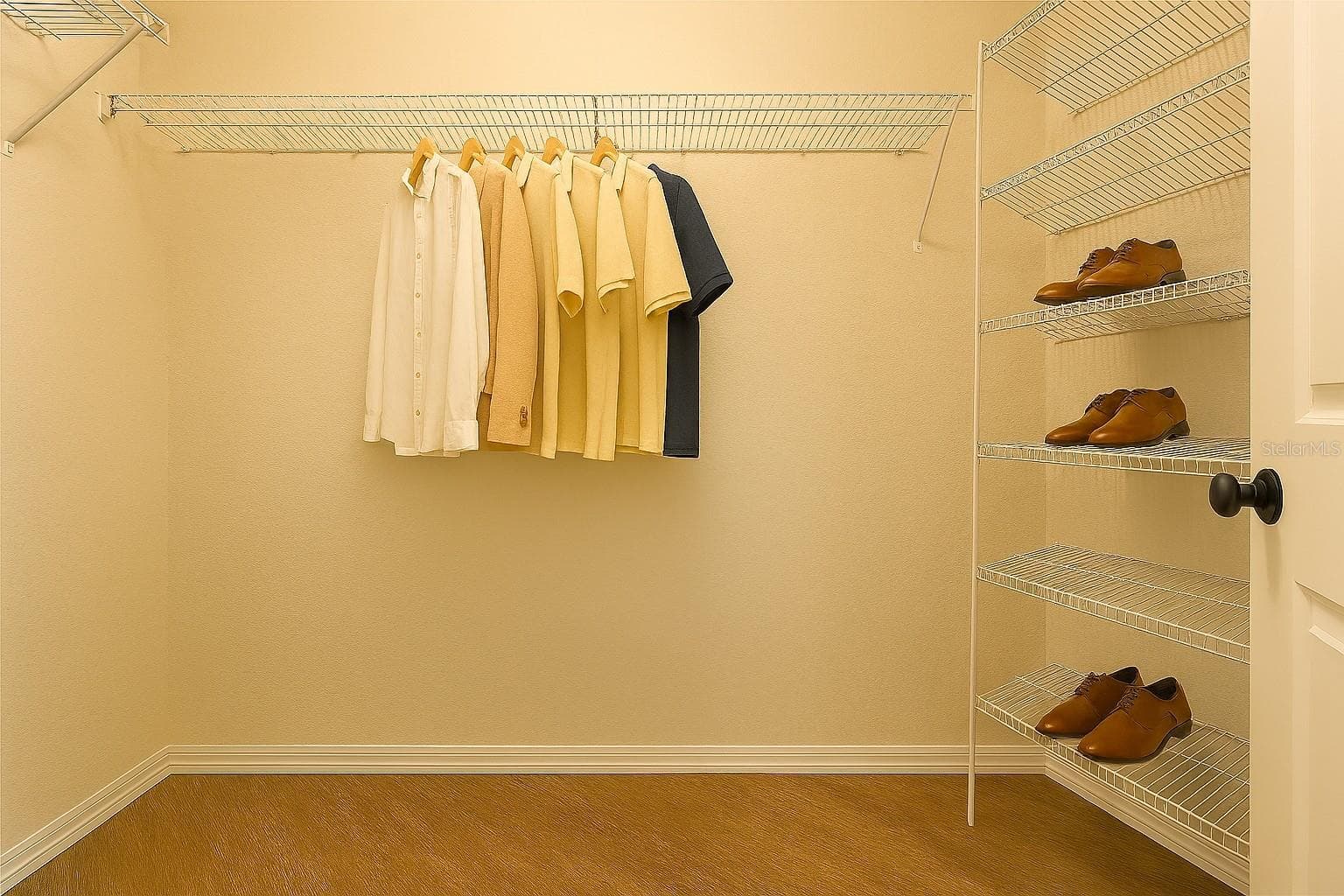 Walk In Closet - 111 E HARVARD ST, INVERNESS