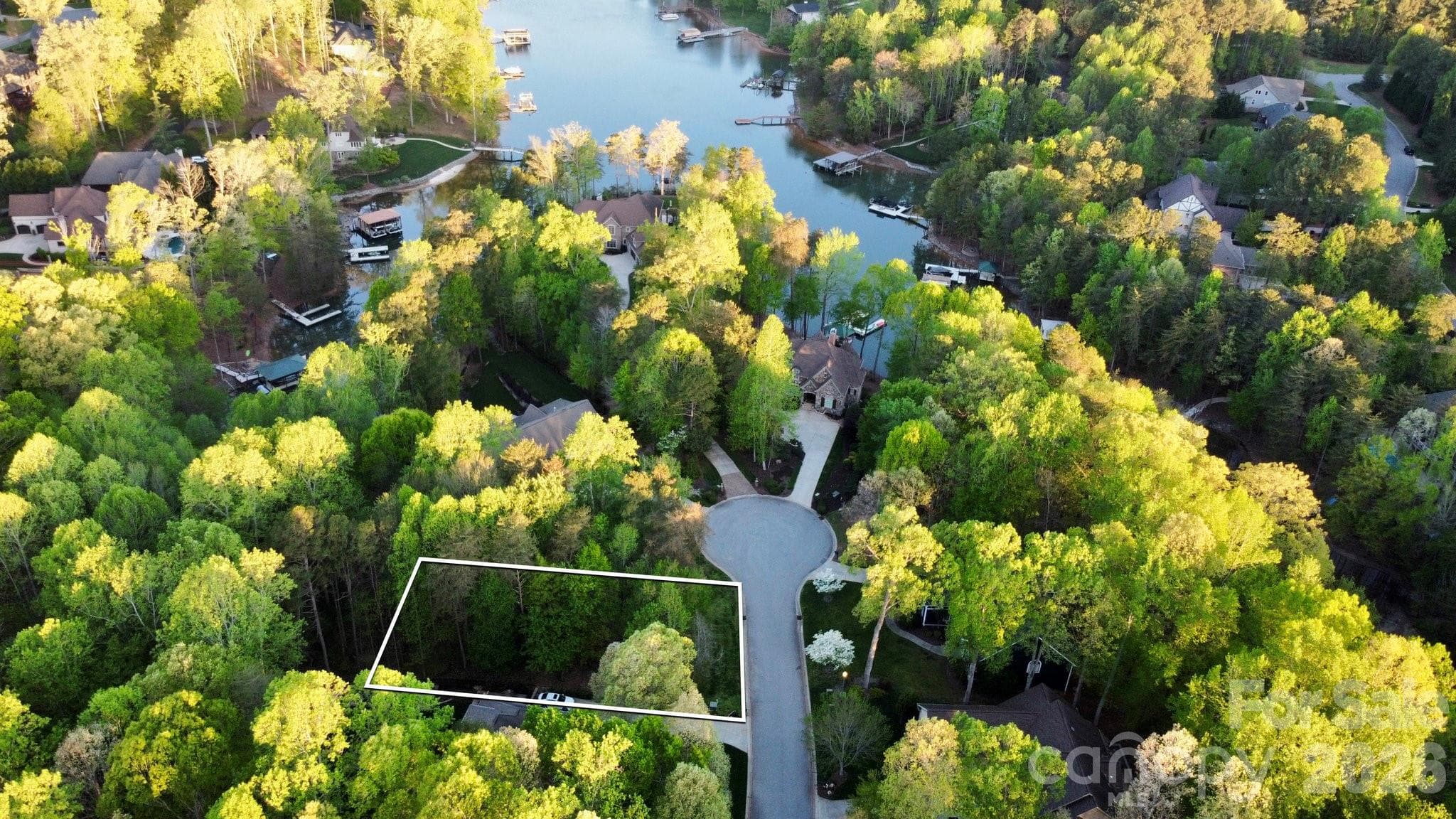 This dreamy lot is on a quiet cul de sac and the lake! - Denver