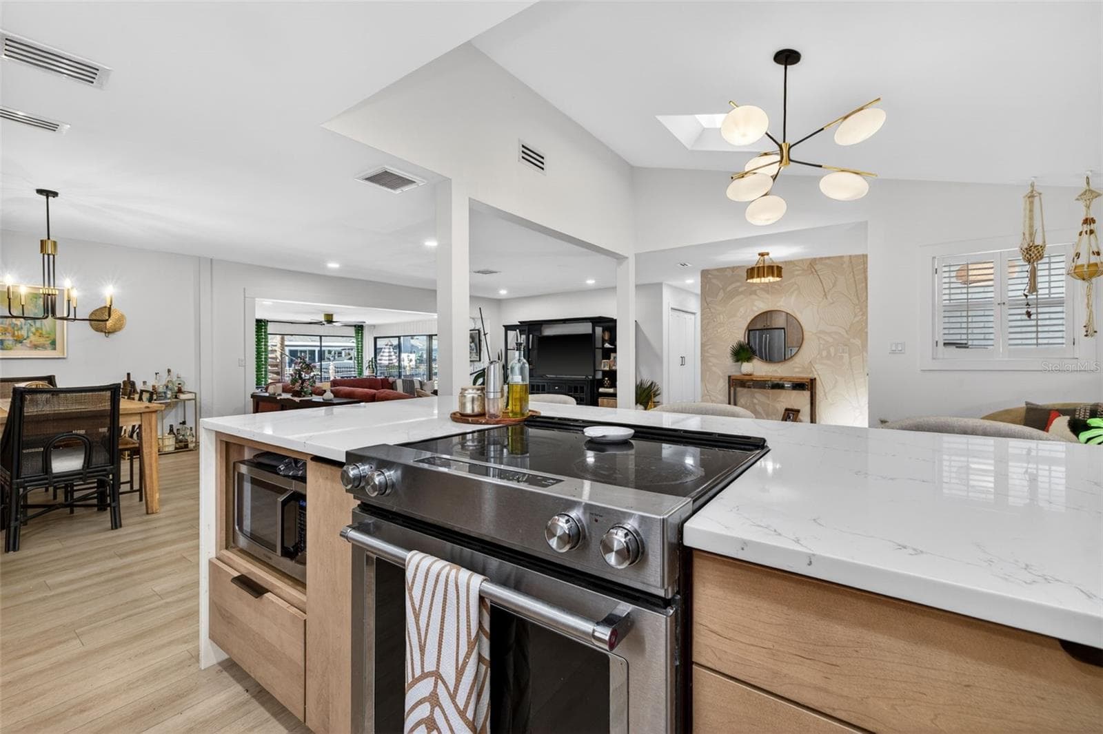 Single Family Residence at 8450 FLAGSTONE DR, TAMPA, photo 13 of 47