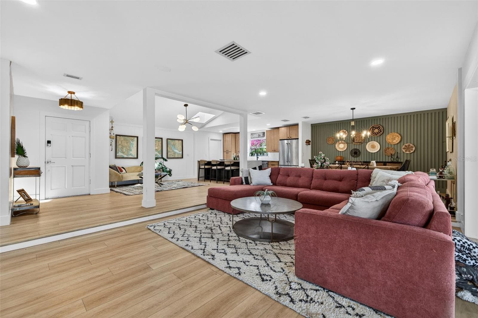 Single Family Residence at 8450 FLAGSTONE DR, TAMPA, photo 16 of 47