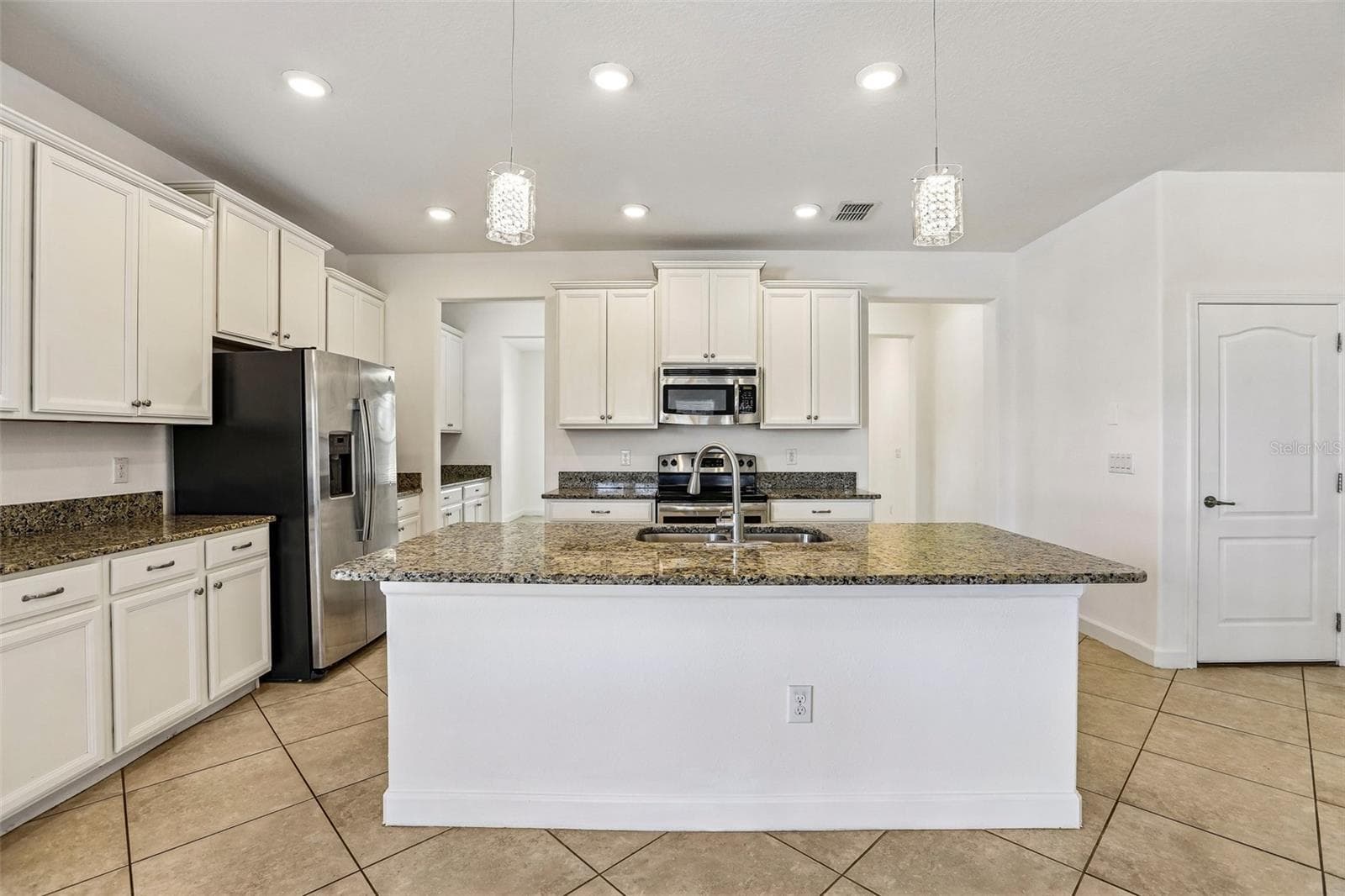 Single Family Residence at 19417 PADDOCK VIEW DR, TAMPA, photo 10 of 55