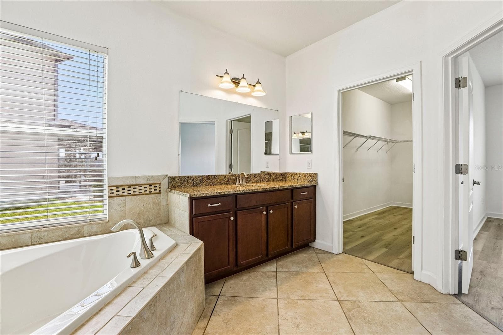 Single Family Residence at 19417 PADDOCK VIEW DR, TAMPA, photo 21 of 55