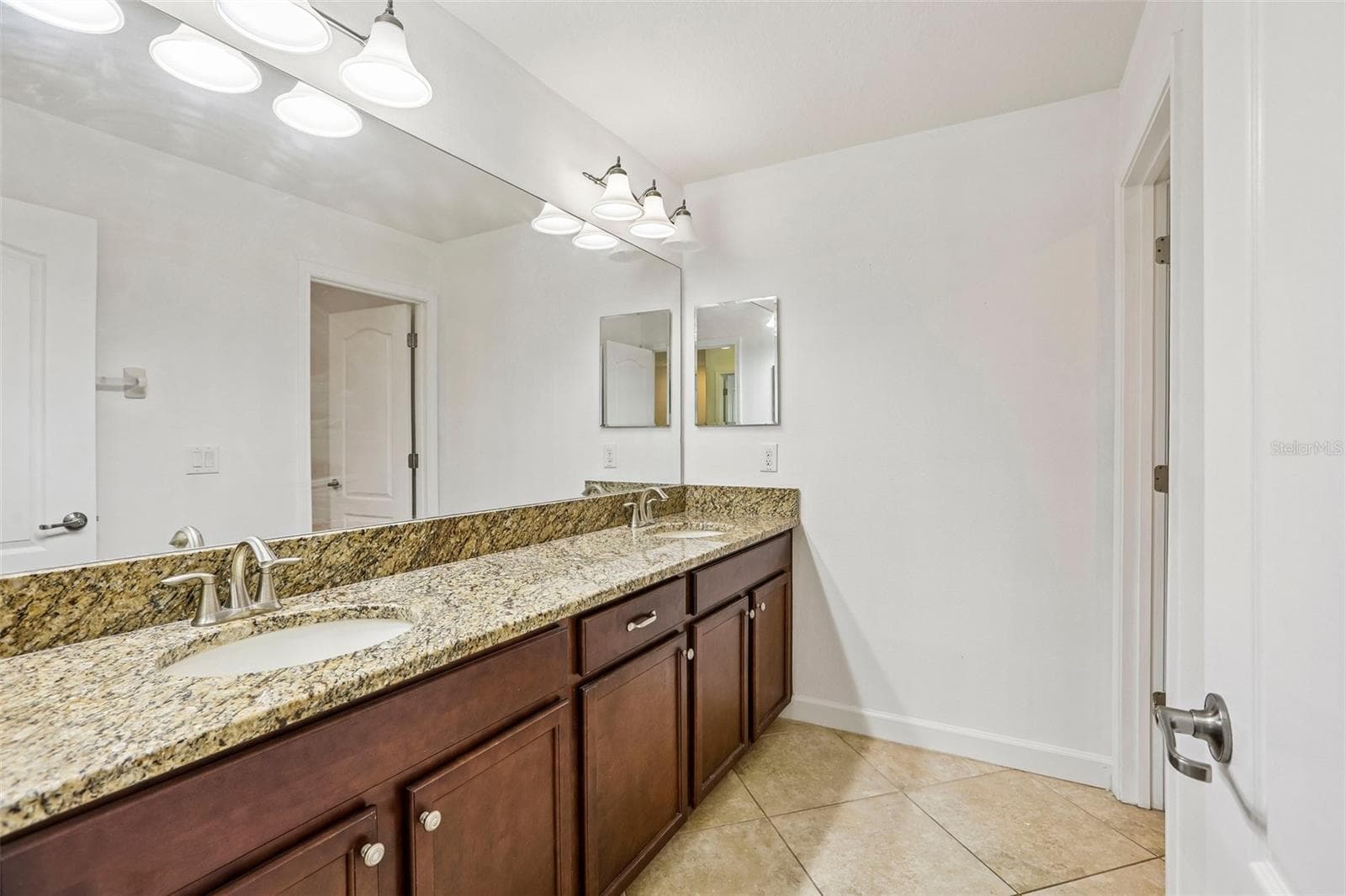 Single Family Residence at 19417 PADDOCK VIEW DR, TAMPA, photo 27 of 55