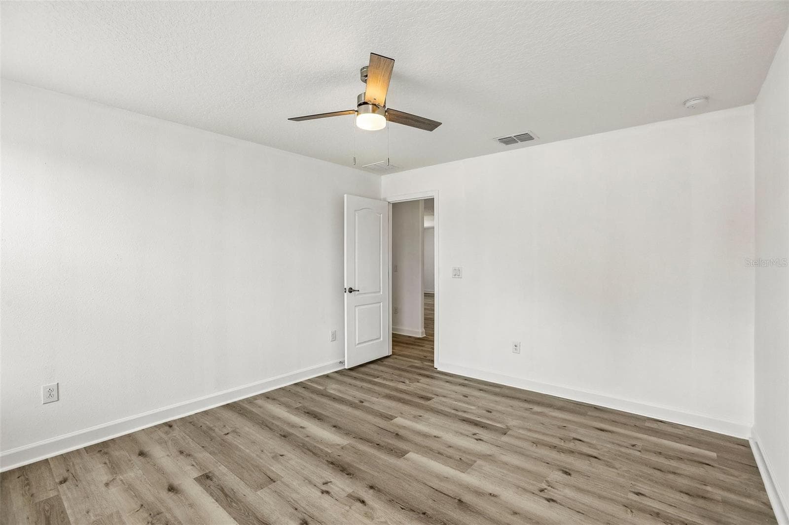 Single Family Residence at 19417 PADDOCK VIEW DR, TAMPA, photo 32 of 55
