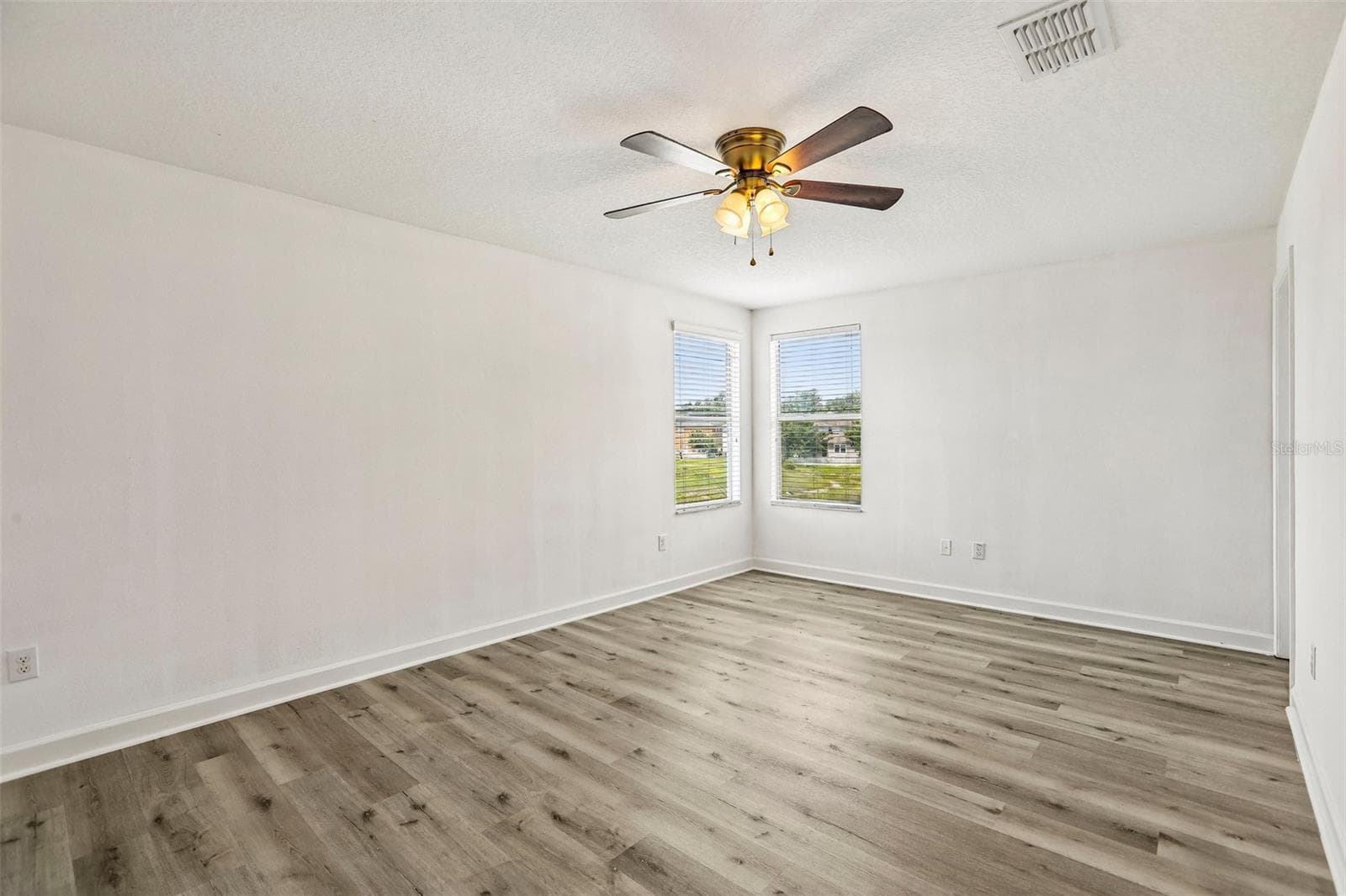 Single Family Residence at 19417 PADDOCK VIEW DR, TAMPA, photo 38 of 55