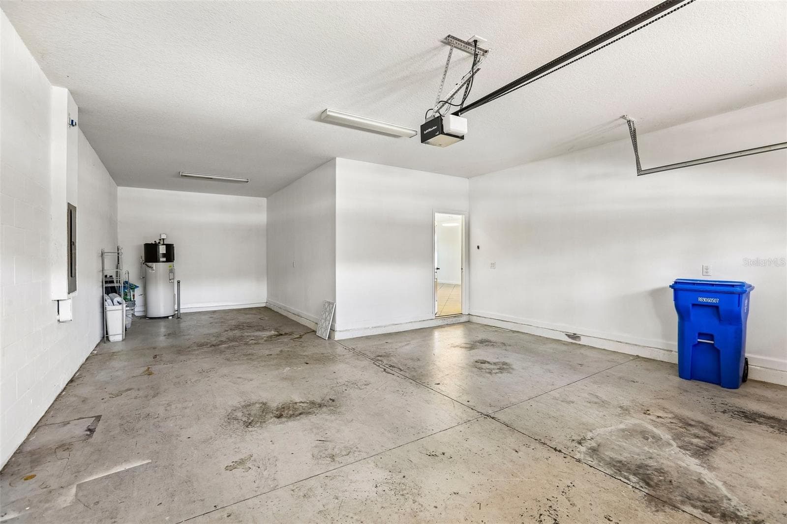 Single Family Residence at 19417 PADDOCK VIEW DR, TAMPA, photo 40 of 55