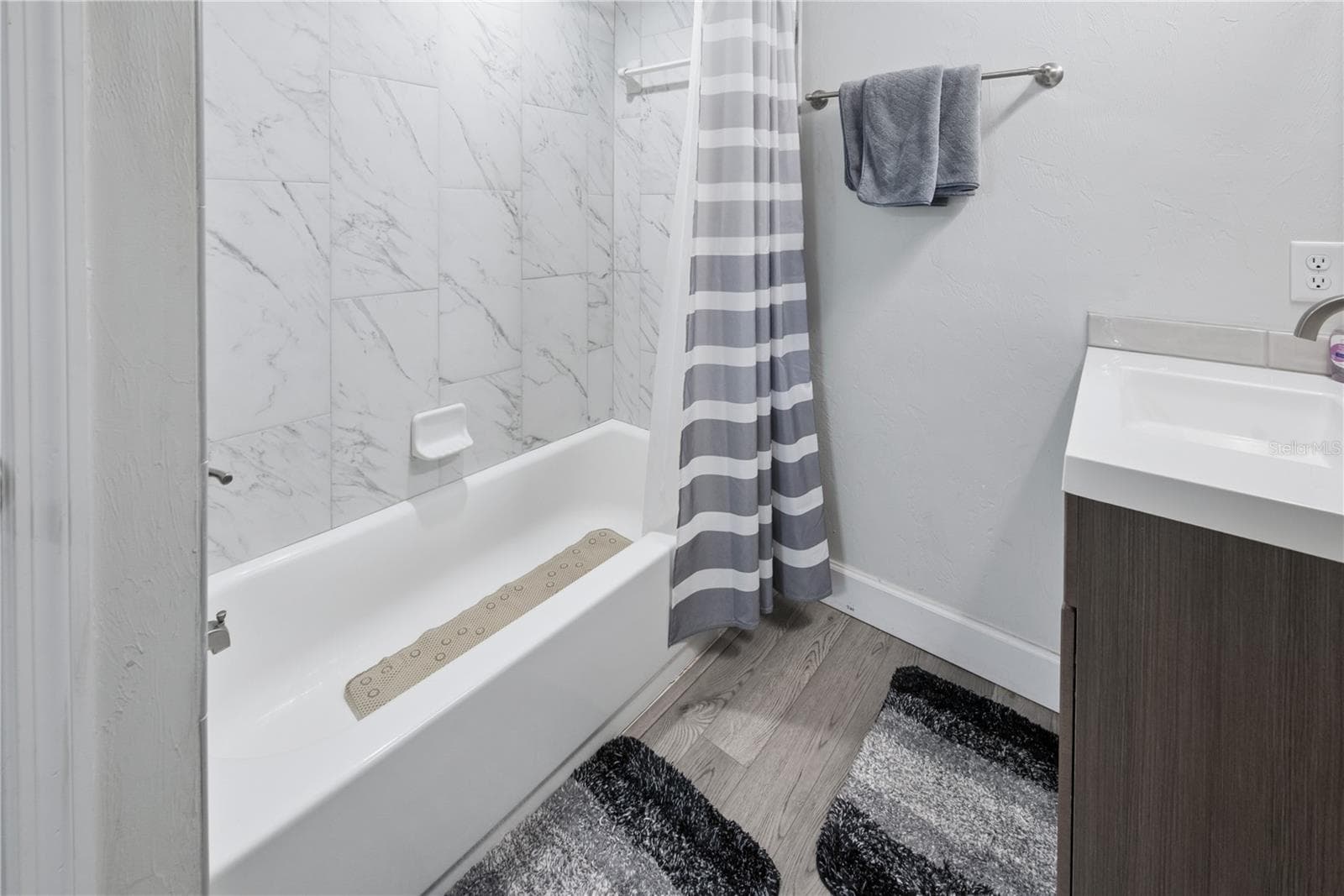 Second Bathroom - 16619 NW STATE ROAD 45, HIGH SPRINGS