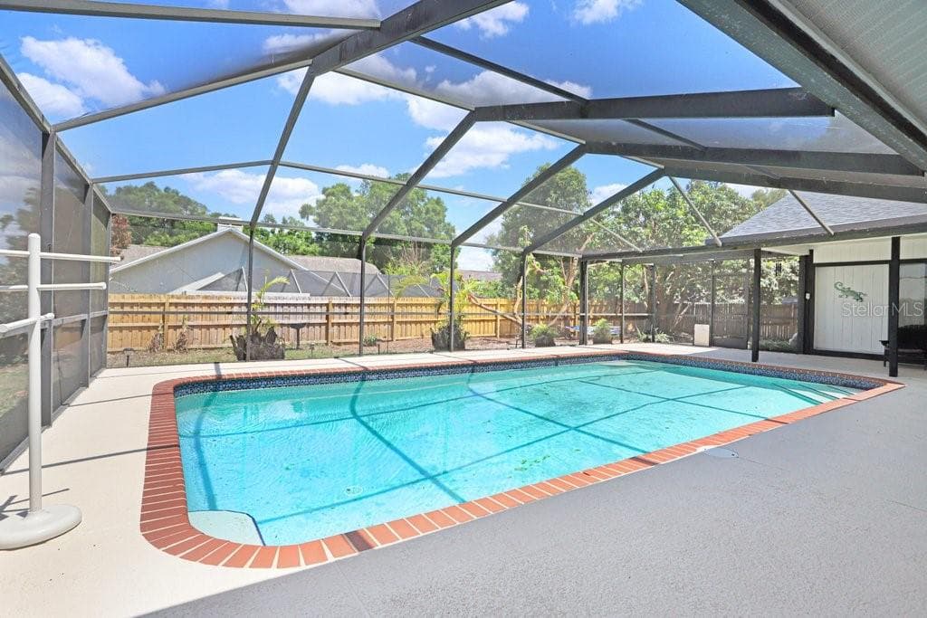 Pool and Screened lanai - 507 SPORTSMAN PARK DR, SEFFNER
