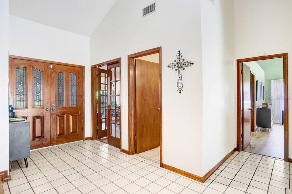 Foyer with Half Bath and 4th Bedroom/Office - 507 SPORTSMAN PARK DR, SEFFNER