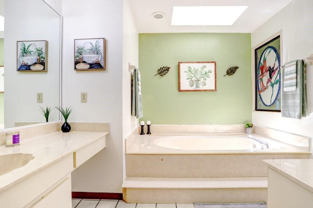 Primary Bathroom - 507 SPORTSMAN PARK DR, SEFFNER