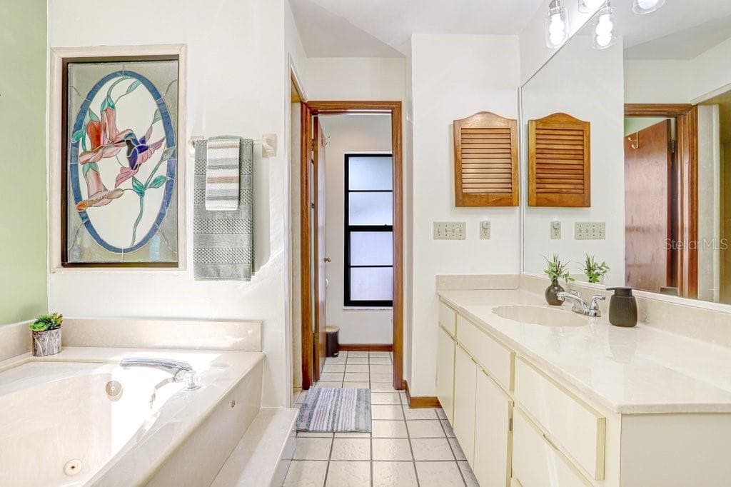 Primary Bathroom - 507 SPORTSMAN PARK DR, SEFFNER