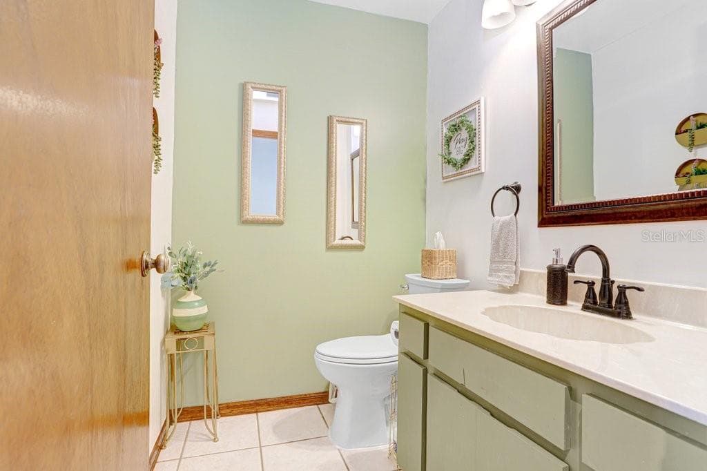 Half Bath off Foyer - 507 SPORTSMAN PARK DR, SEFFNER