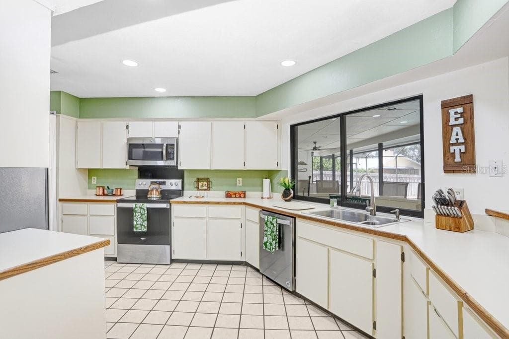 Kitchen - 507 SPORTSMAN PARK DR, SEFFNER