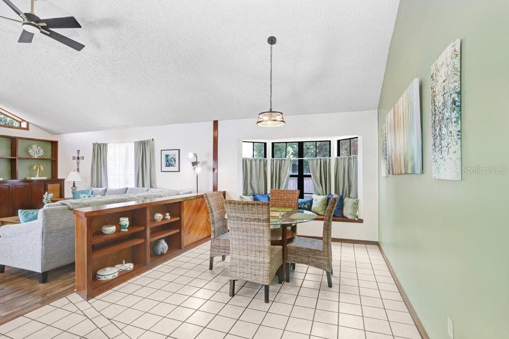 Eat in Dining Space in Great Room with Built in shelves - 507 SPORTSMAN PARK DR, SEFFNER