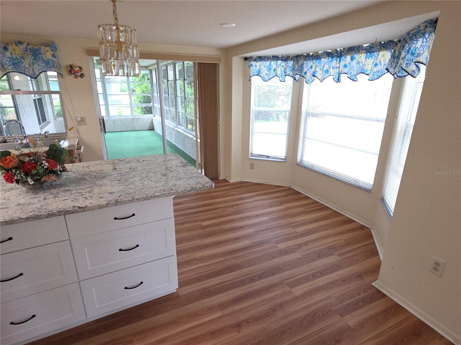DINING NOOK - 6264 DARIEN WAY, SPRING HILL