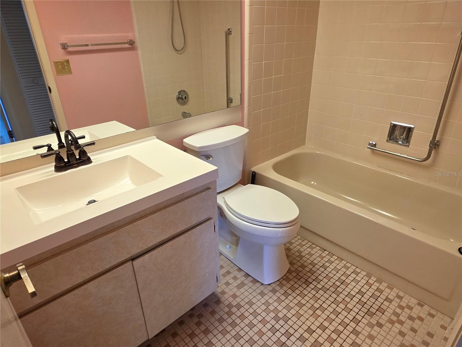 GUEST BATHROOM - 6264 DARIEN WAY, SPRING HILL