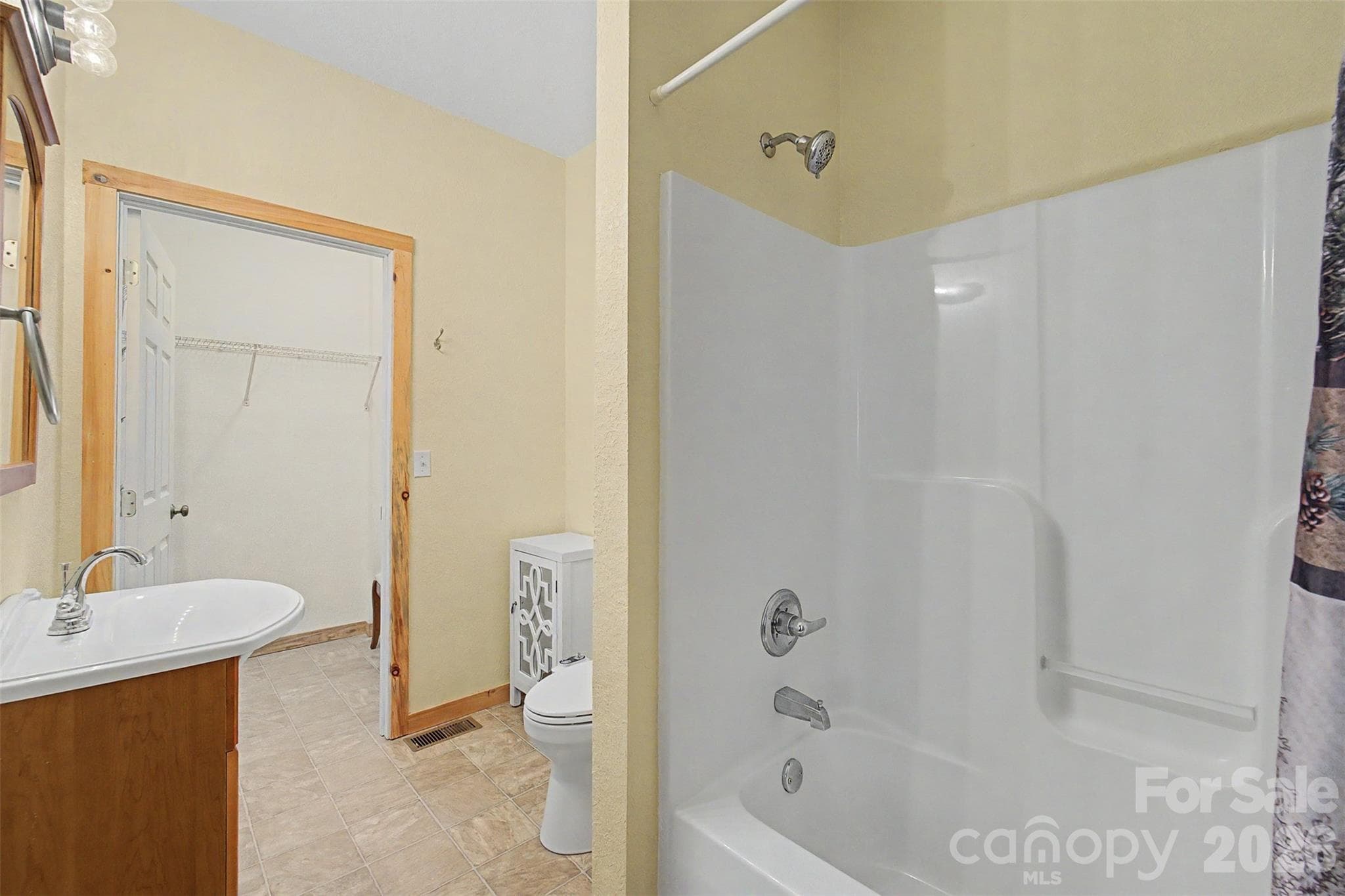 Single Family Residence at 138 Hubbell Lane, Robbinsville, photo 28 of 49