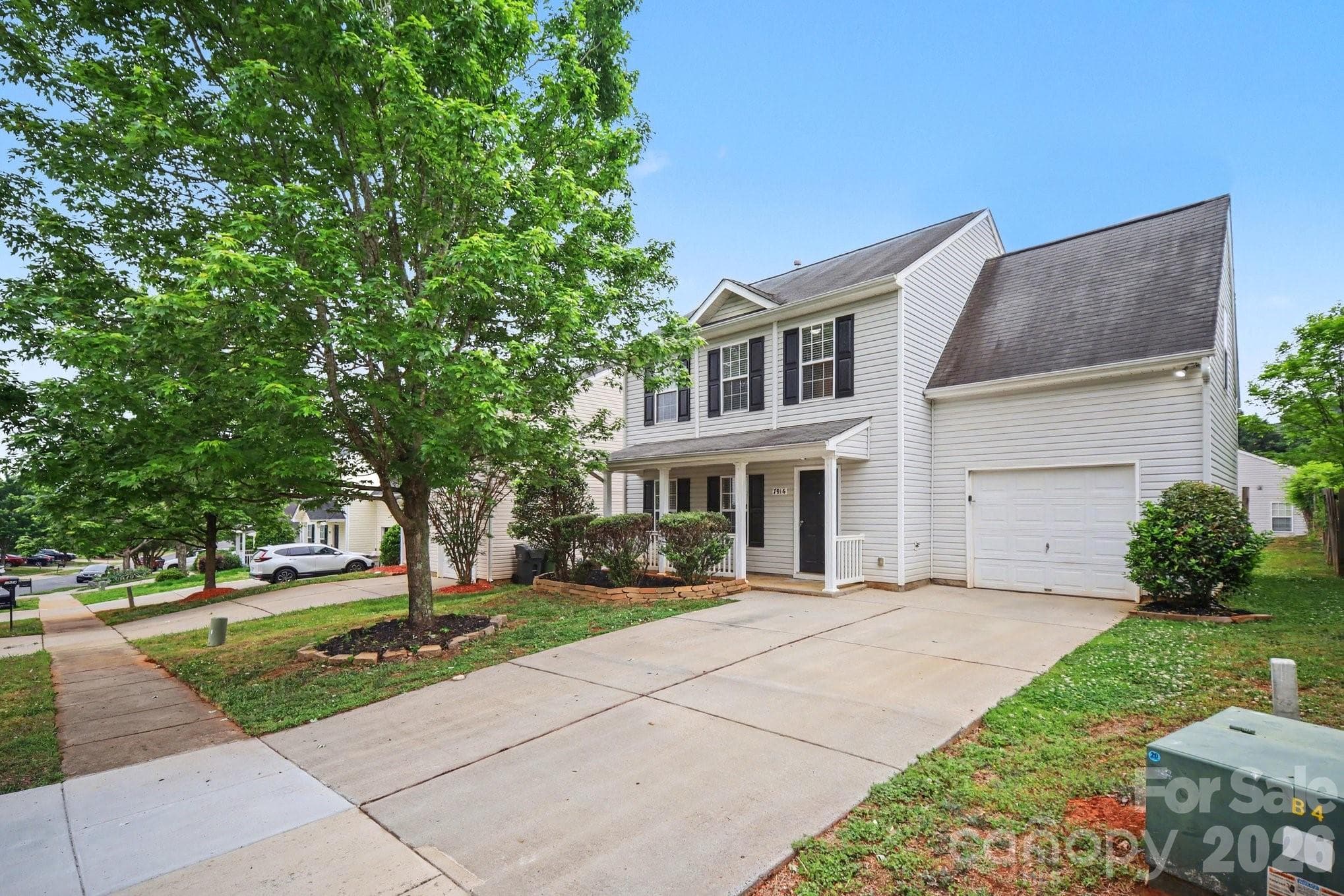 Single Family Residence at 7916 Mcgarry Trail, Charlotte, photo 2 of 27