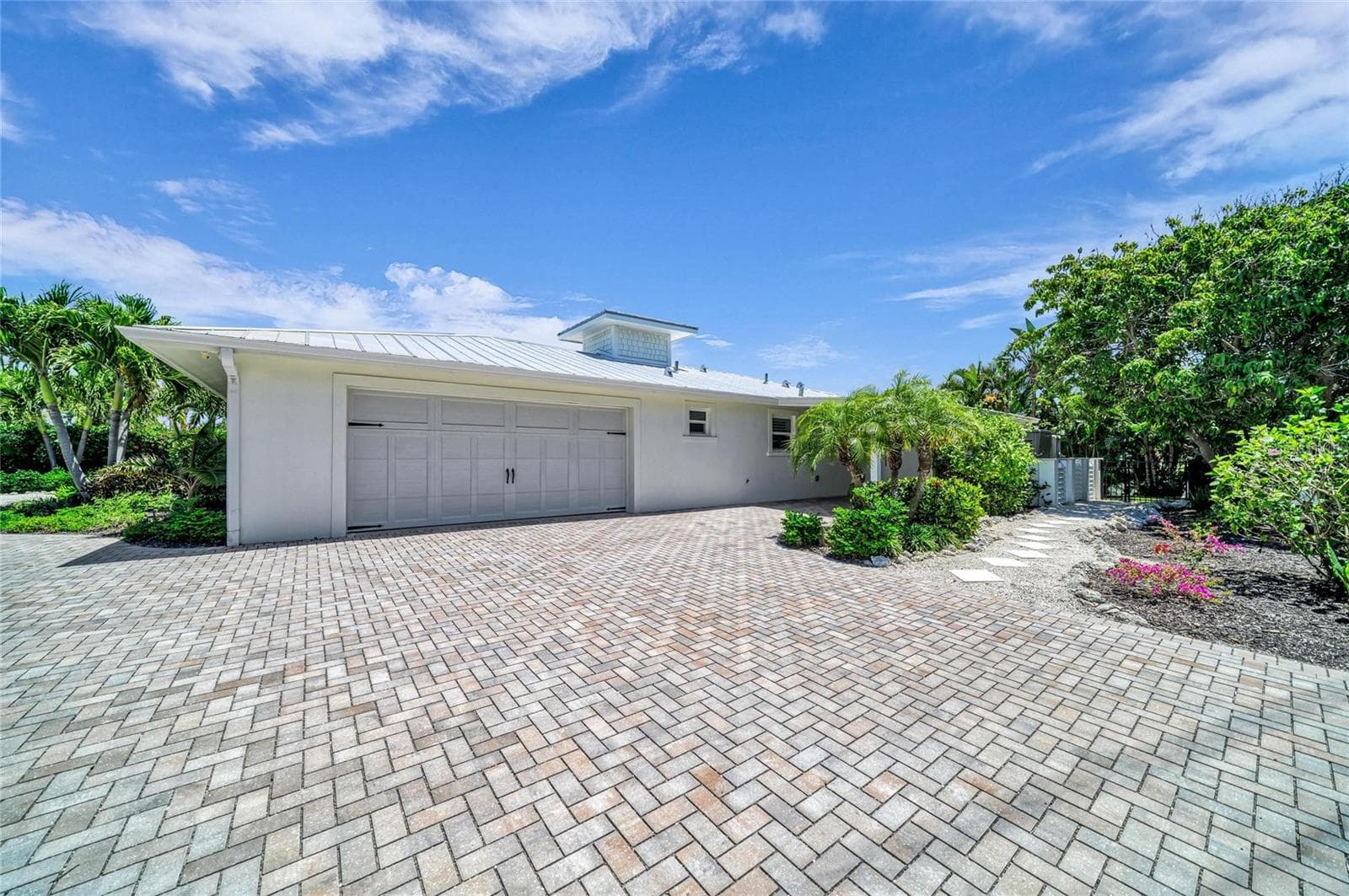Single Family Residence at 501 68TH ST, HOLMES BEACH, photo 6 of 63