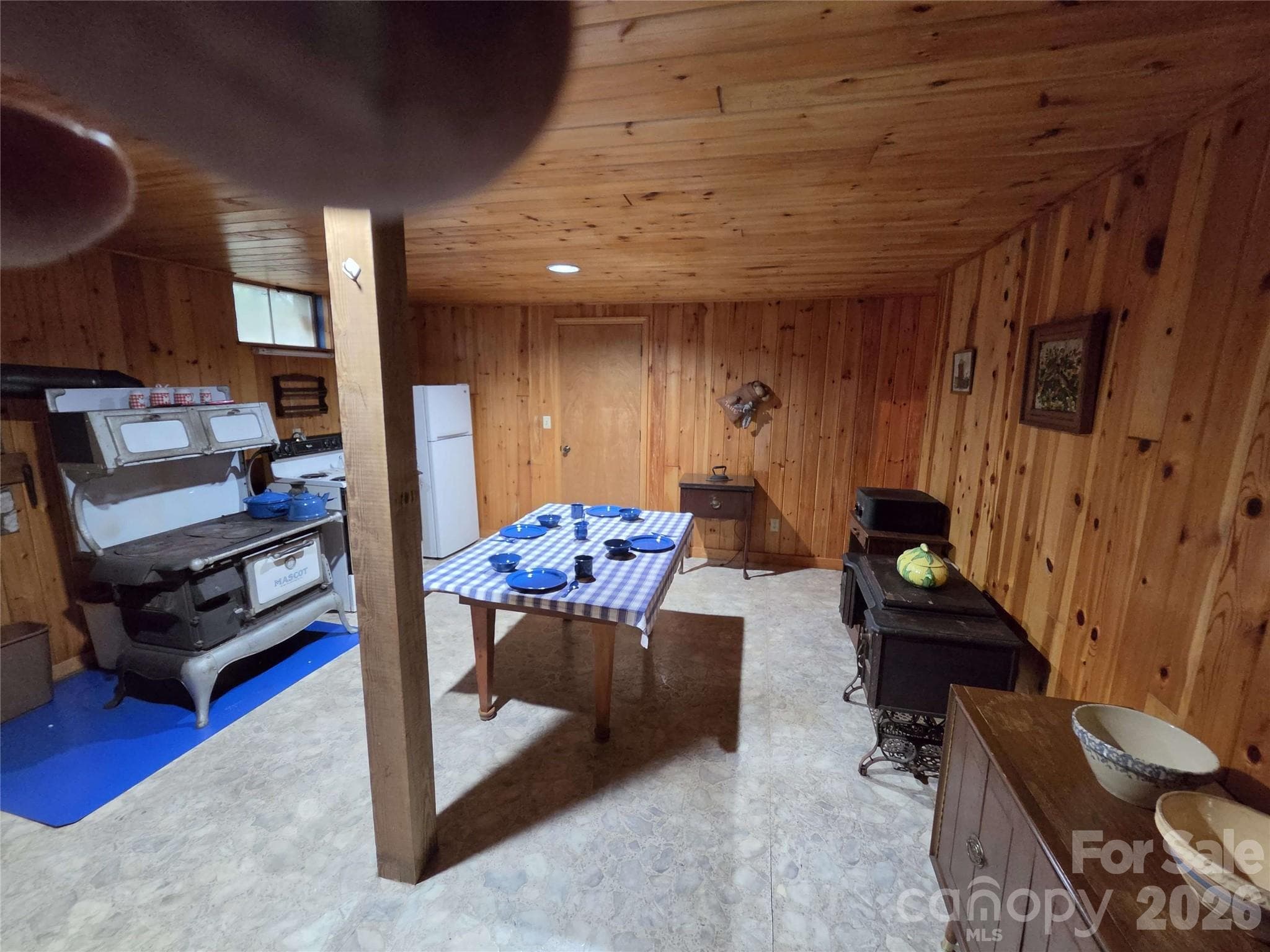 Single Family Residence at 692 Buck Hill Road, Newland, photo 28 of 31