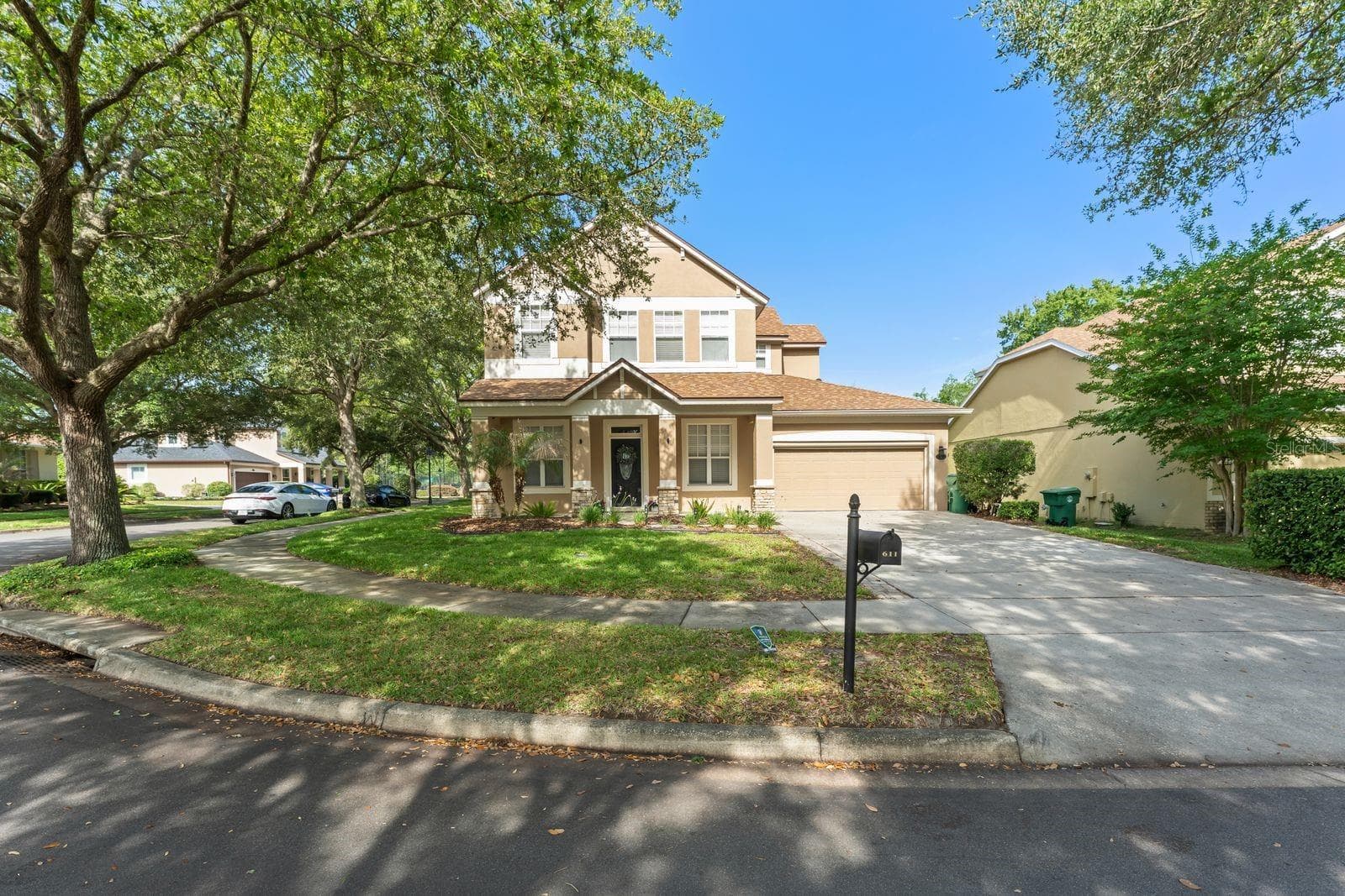 611 BROOKFIELD TER