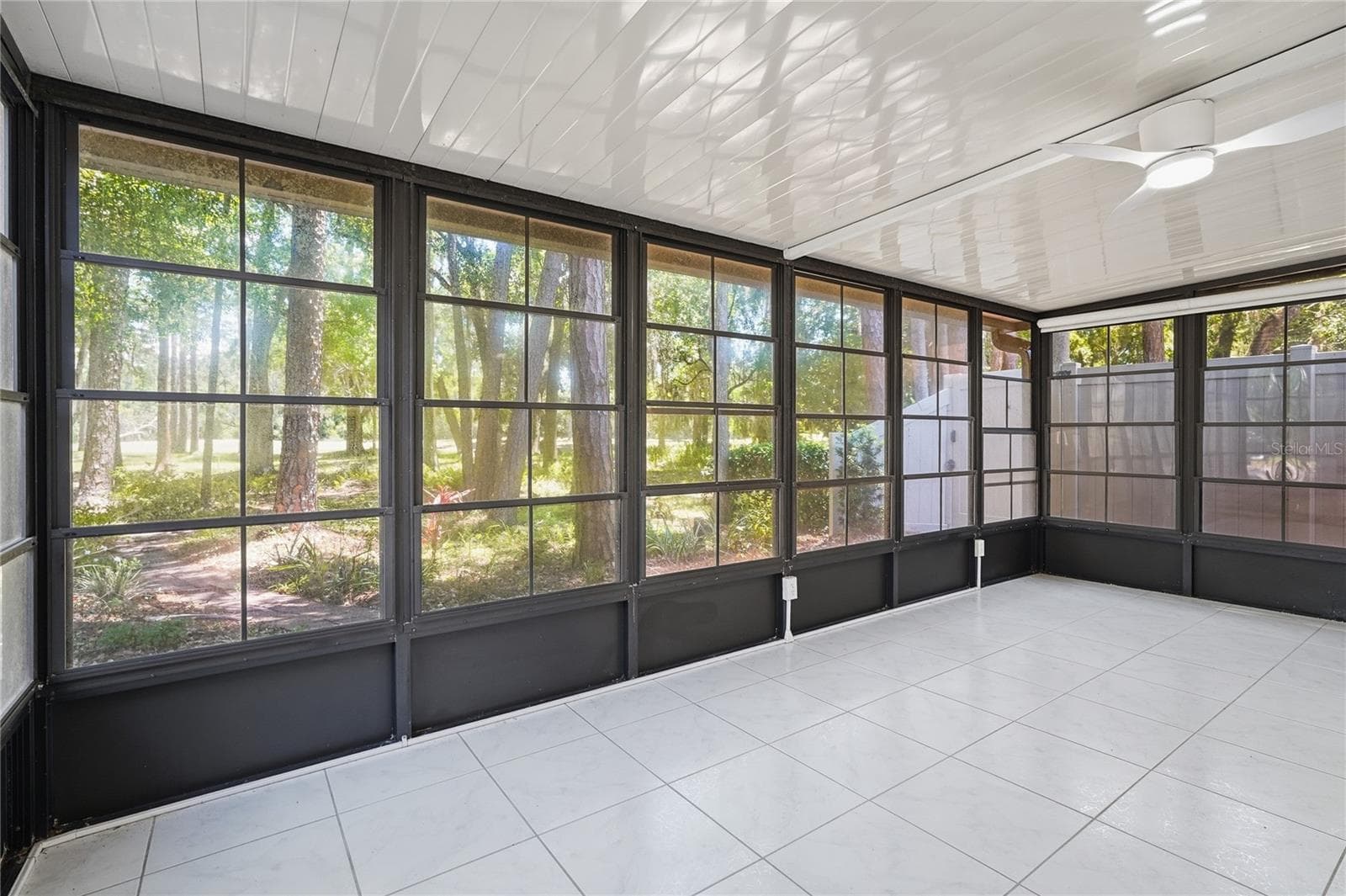 Enclosed Back Porch - 3071 BOLT DR, PALM HARBOR