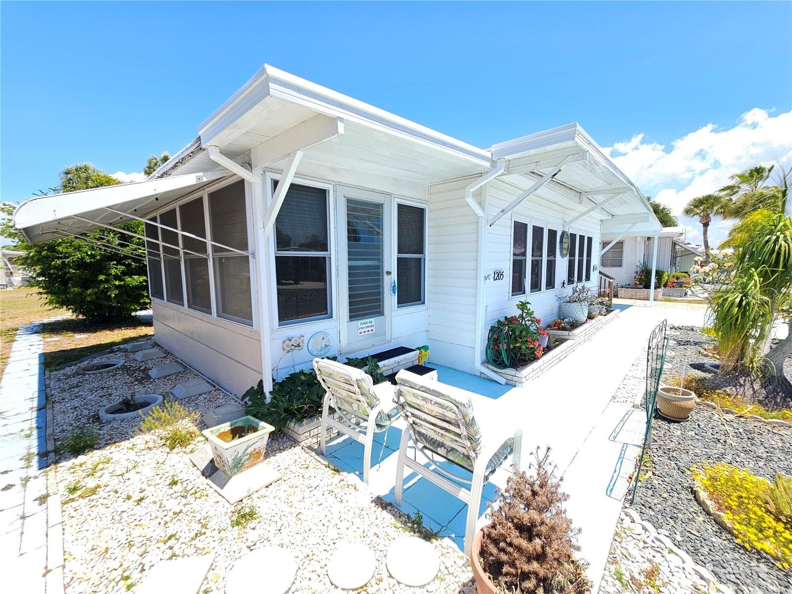 Florida room with front patio - 205 VIA VENETO, VENICE