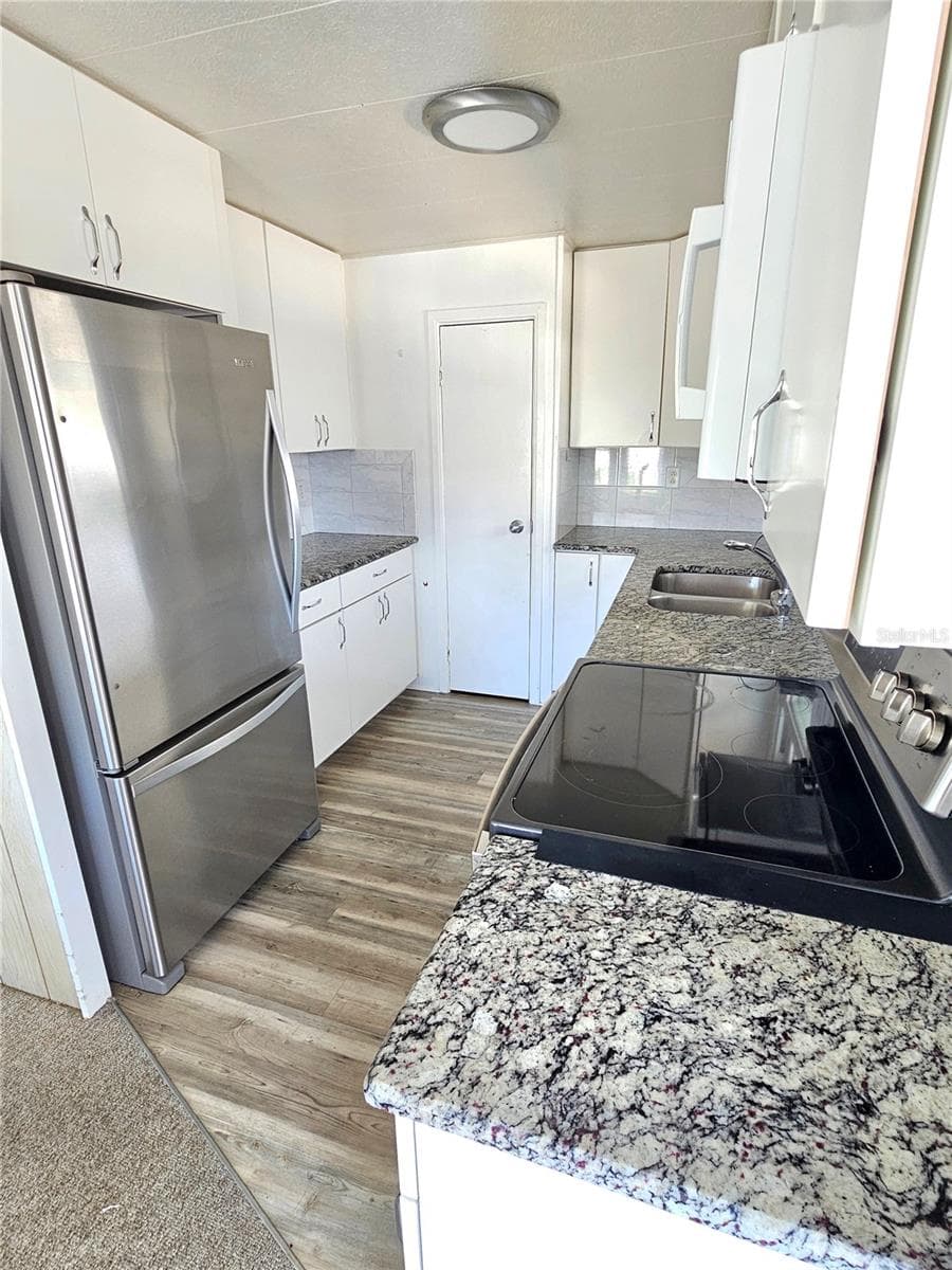 Kitchen with granite counters and stainless appliances - 205 VIA VENETO, VENICE