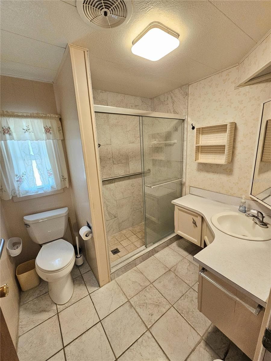 Primary bathroom - 205 VIA VENETO, VENICE