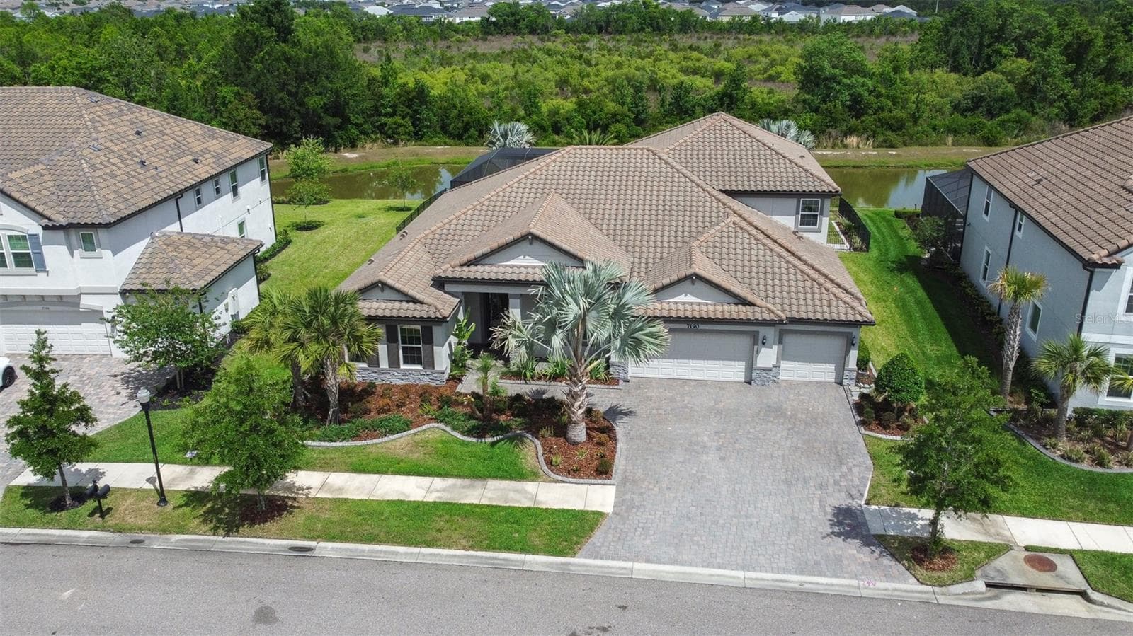 Single Family Residence at 7190 GRAYBROOK DR, WESLEY CHAPEL, photo 9 of 96