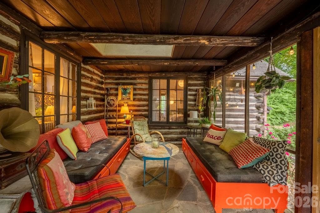 Front screened porch - Charlotte