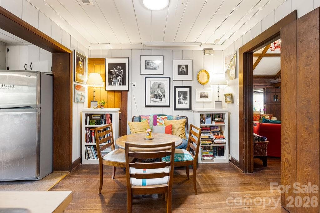 Eating area off kitchen - 2107 Mandarin Boulevard, Charlotte
