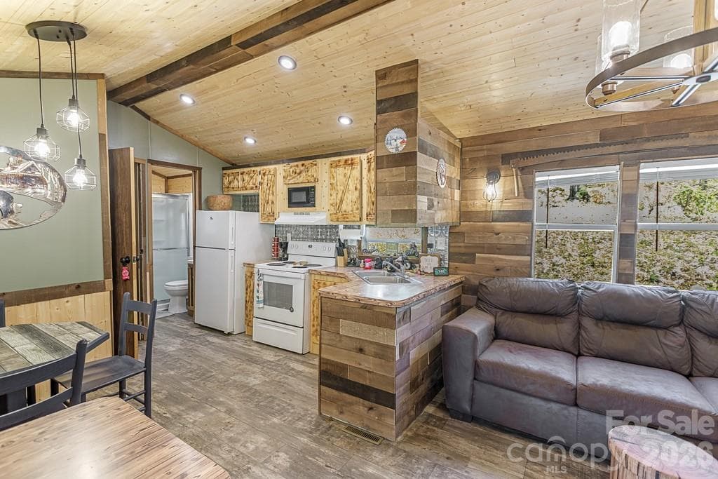 Single Family Residence at Maggie Valley, photo 8 of 20