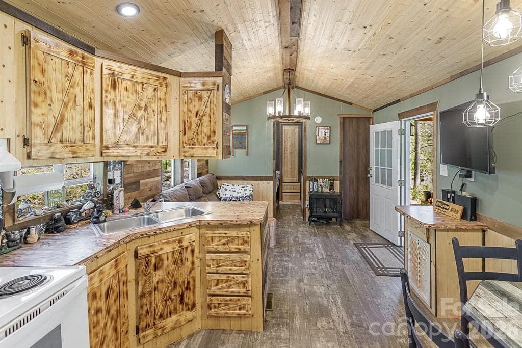 Single Family Residence at Maggie Valley, photo 9 of 20
