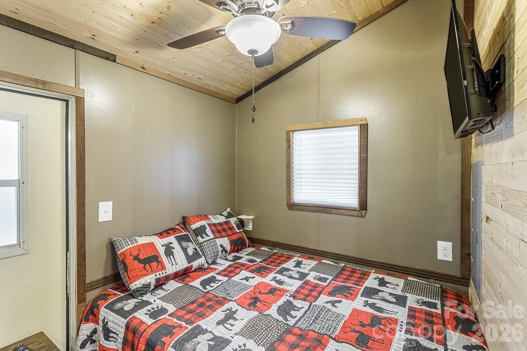 Single Family Residence at Maggie Valley, photo 11 of 20