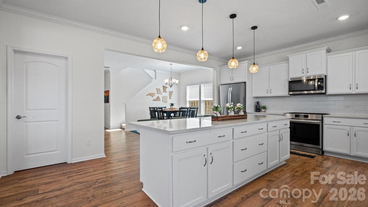Single Family Residence at 118 Jetty Lane, Statesville, photo 9 of 36