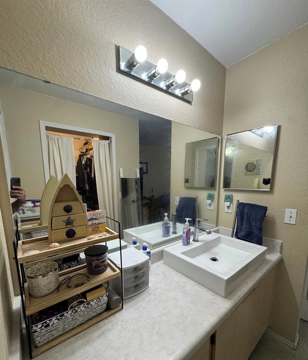 Condominium at 13953 FAIRWAY ISLAND DR #633, ORLANDO, photo 13 of 25