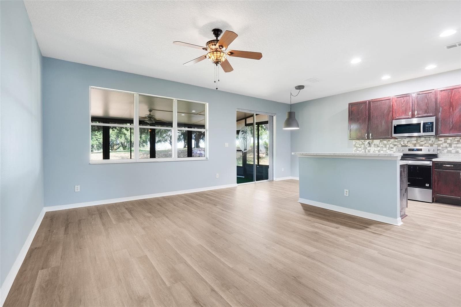 FAMILY ROOM/ KITCHEN COMBO - 1141 GREENLEY AVE, GROVELAND