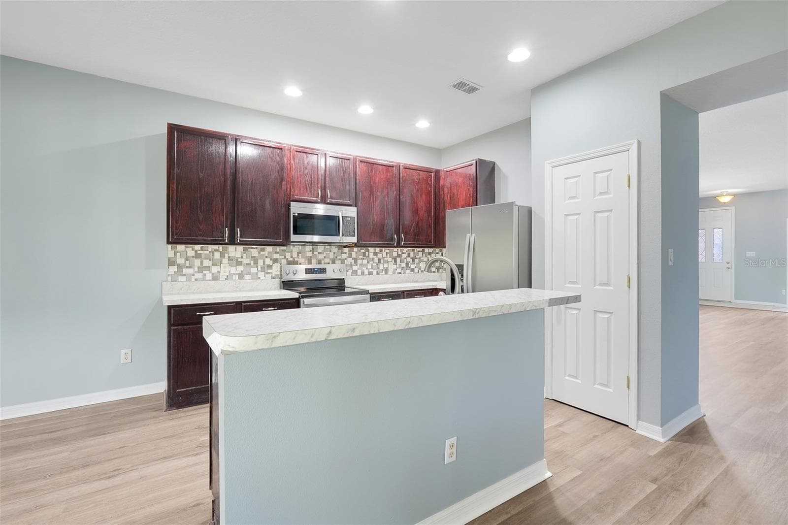 BRAND NEW REFIGERATOR, STOVE and DISHWASHER - 1141 GREENLEY AVE, GROVELAND