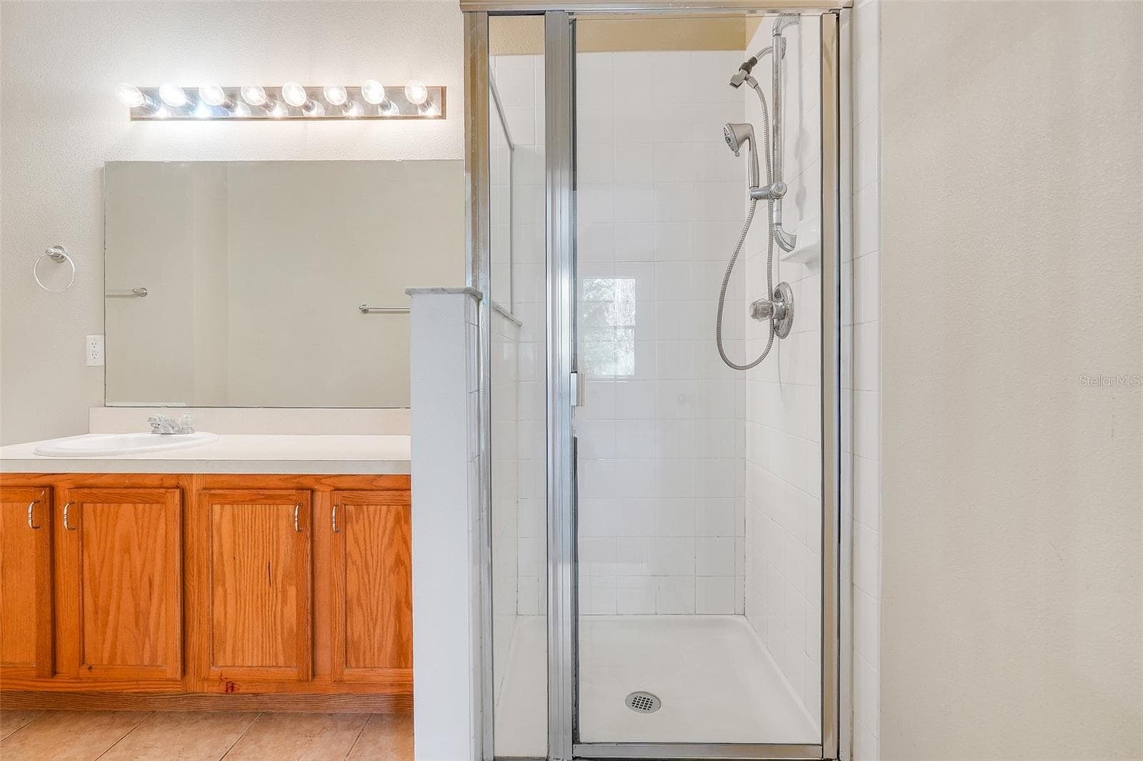 PRIMARY SHOWER - 1141 GREENLEY AVE, GROVELAND