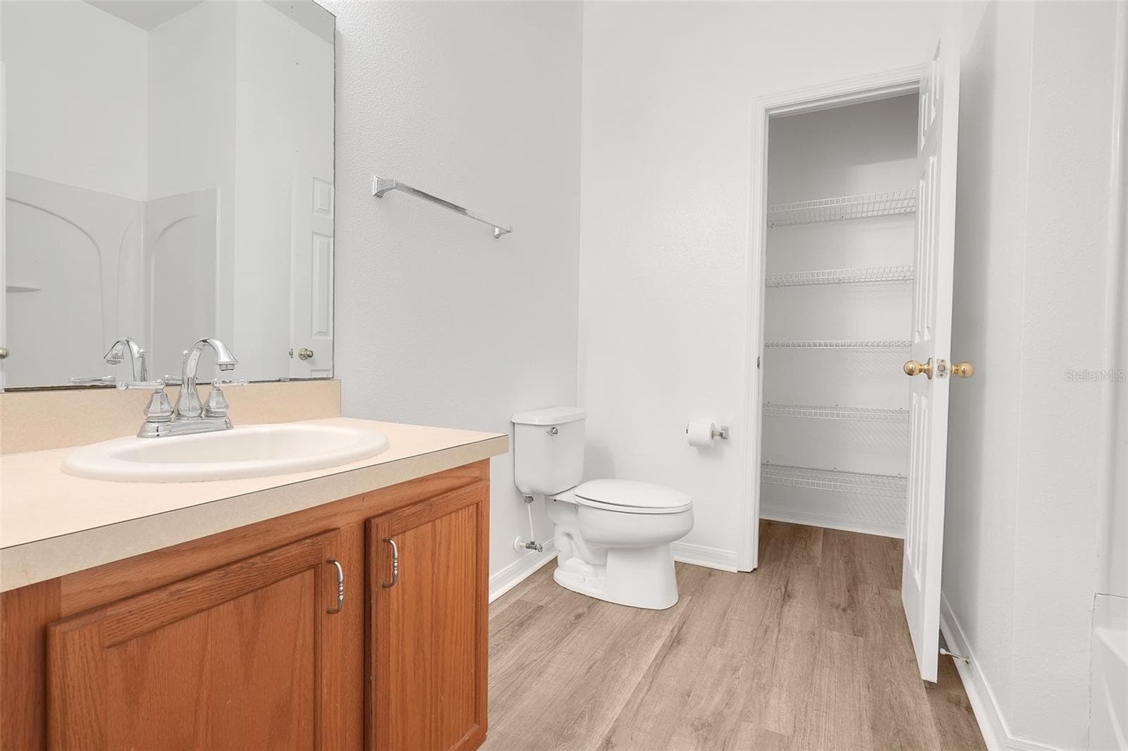 HALLWAY BATHROOM - 1141 GREENLEY AVE, GROVELAND