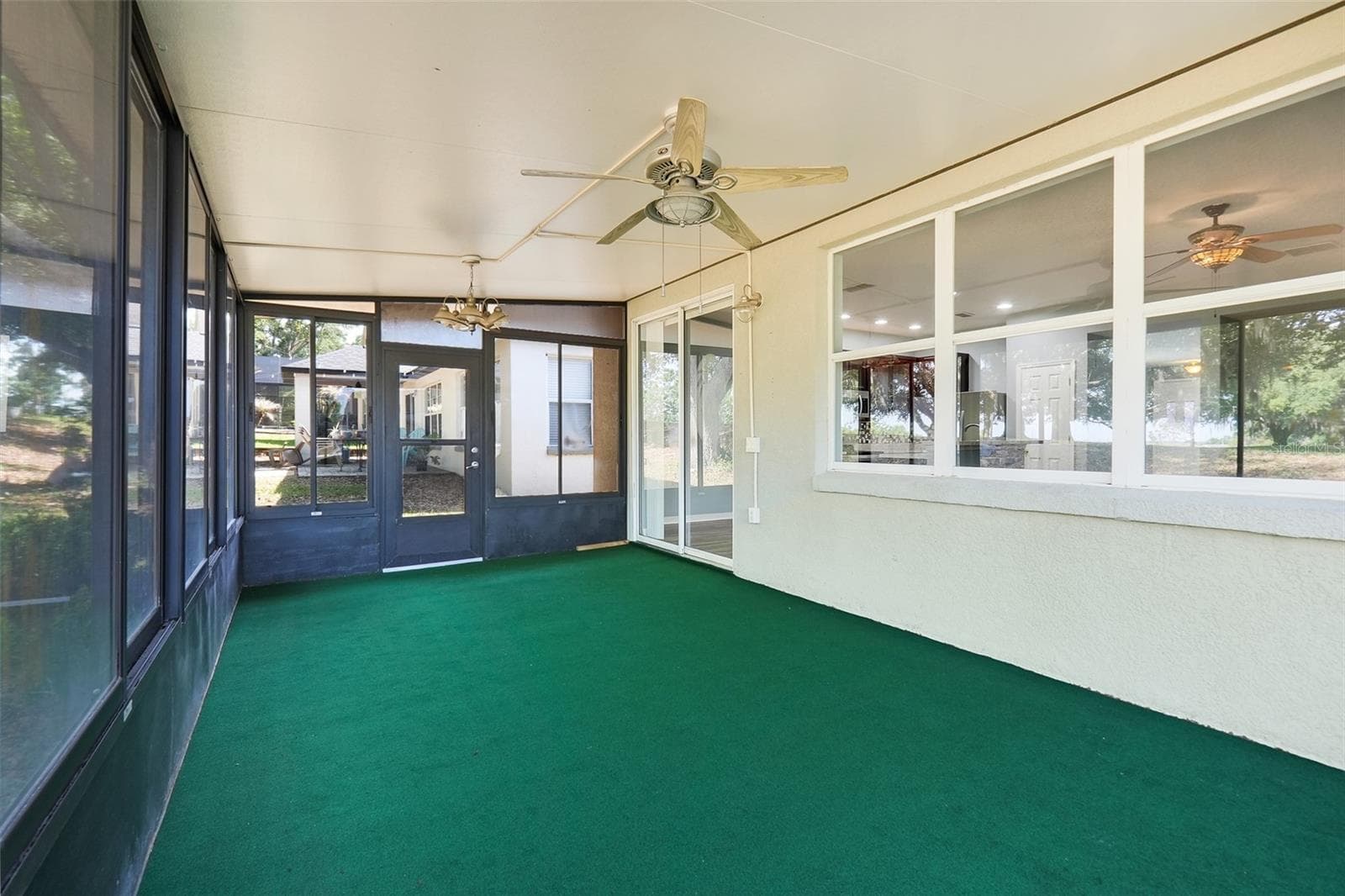 Large enclosed lanai with new turf - 1141 GREENLEY AVE, GROVELAND