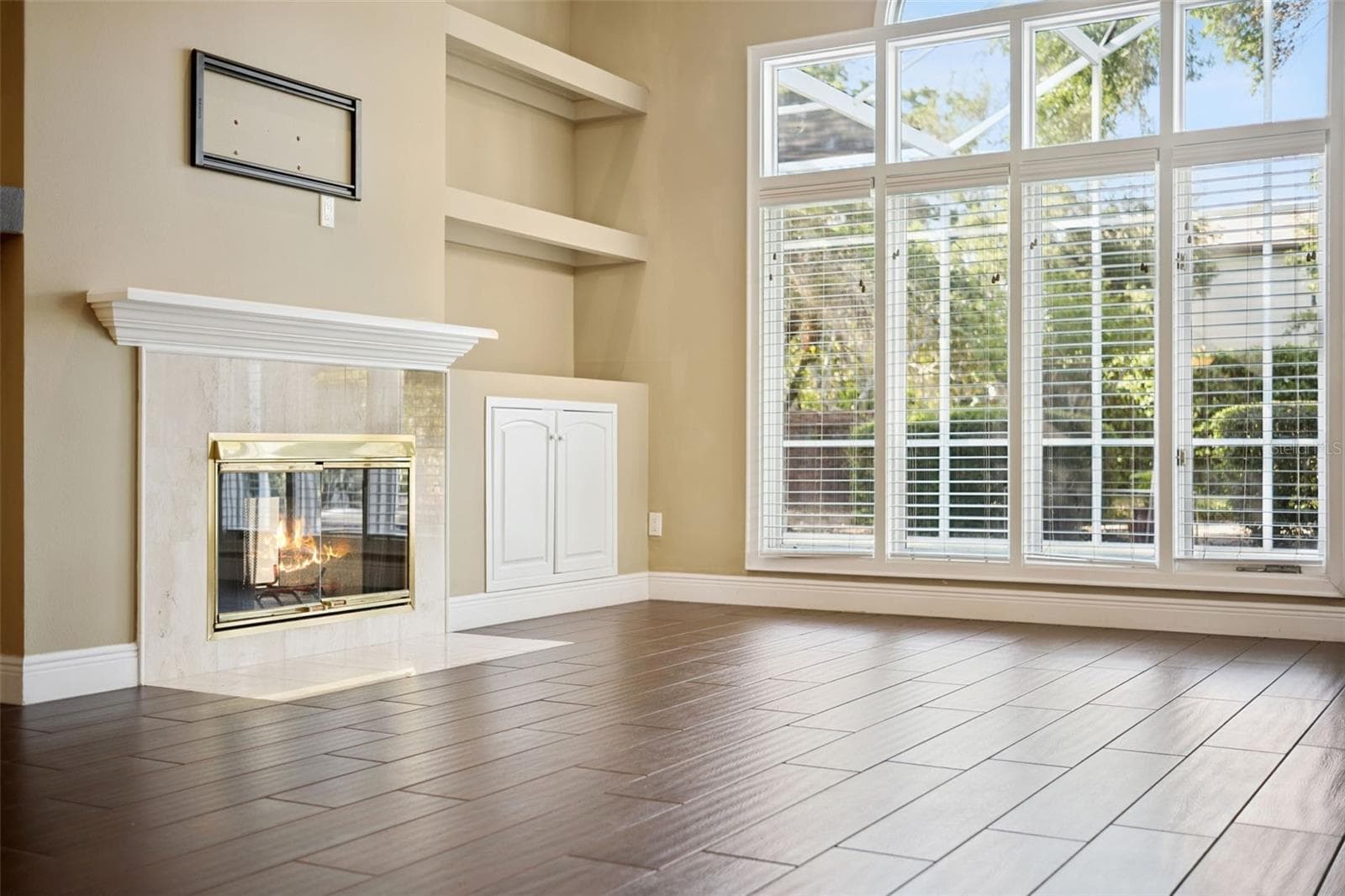 FAMILY ROOM W/  FIREPLACE - 1250 E LANGLEY CT, LAKE MARY