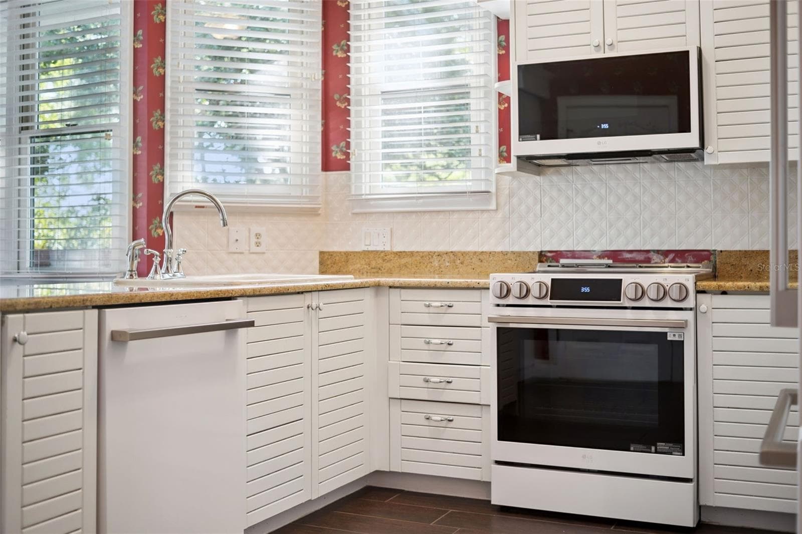NEW LG UPGRADED APPLIANCES - 1250 E LANGLEY CT, LAKE MARY