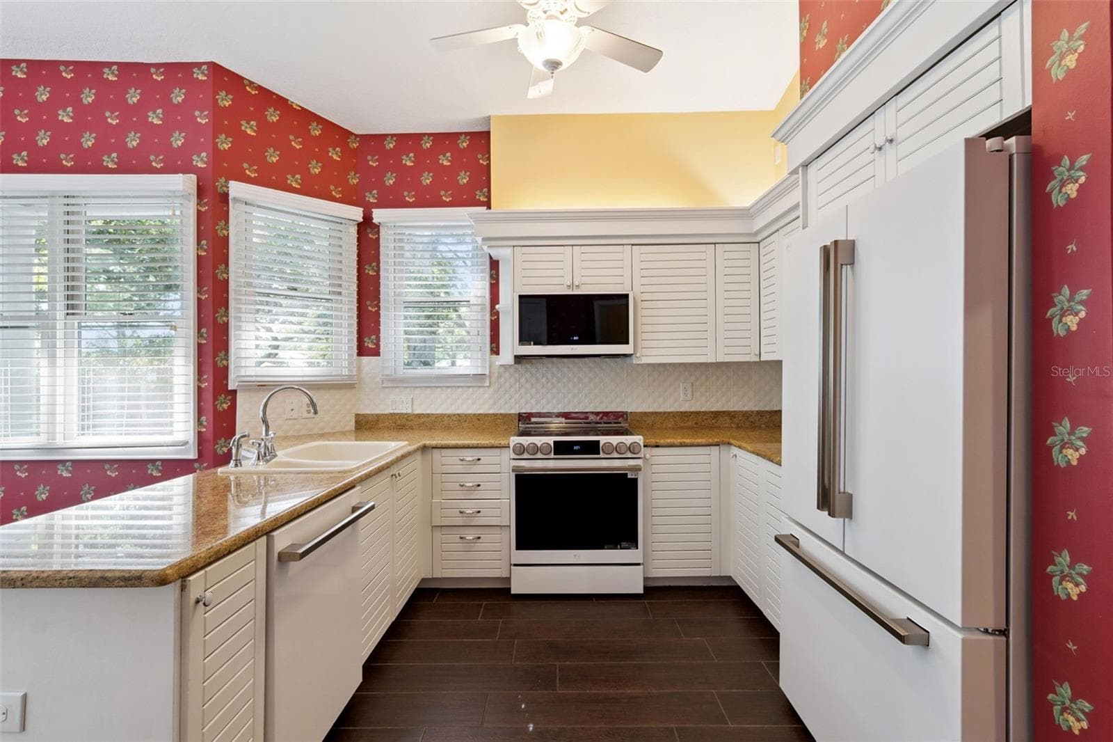 Kitchen with Upgraded Appliances - 1250 E LANGLEY CT, LAKE MARY