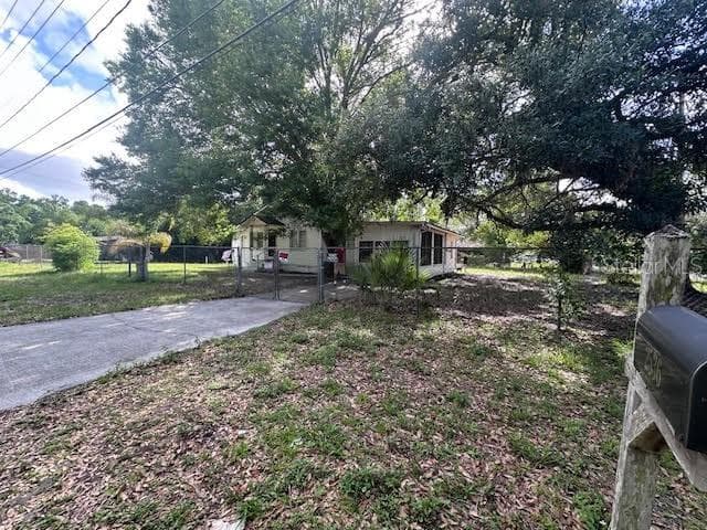 Front Exterior_Driveway - 2536 MAGNOLIA AVE, SANFORD