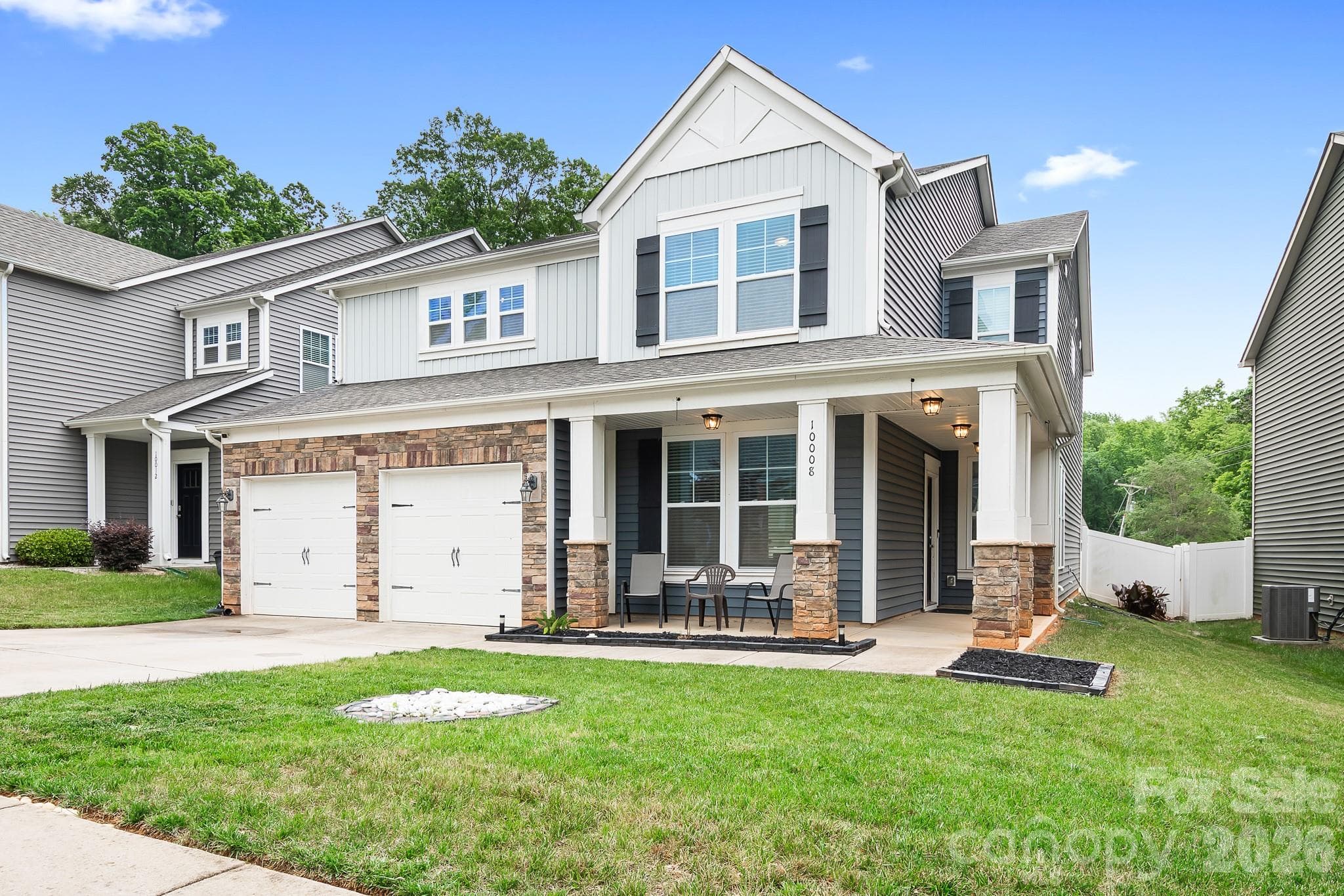 Single Family Residence at 10008 Michael Crossing Drive, Charlotte, photo 2 of 30
