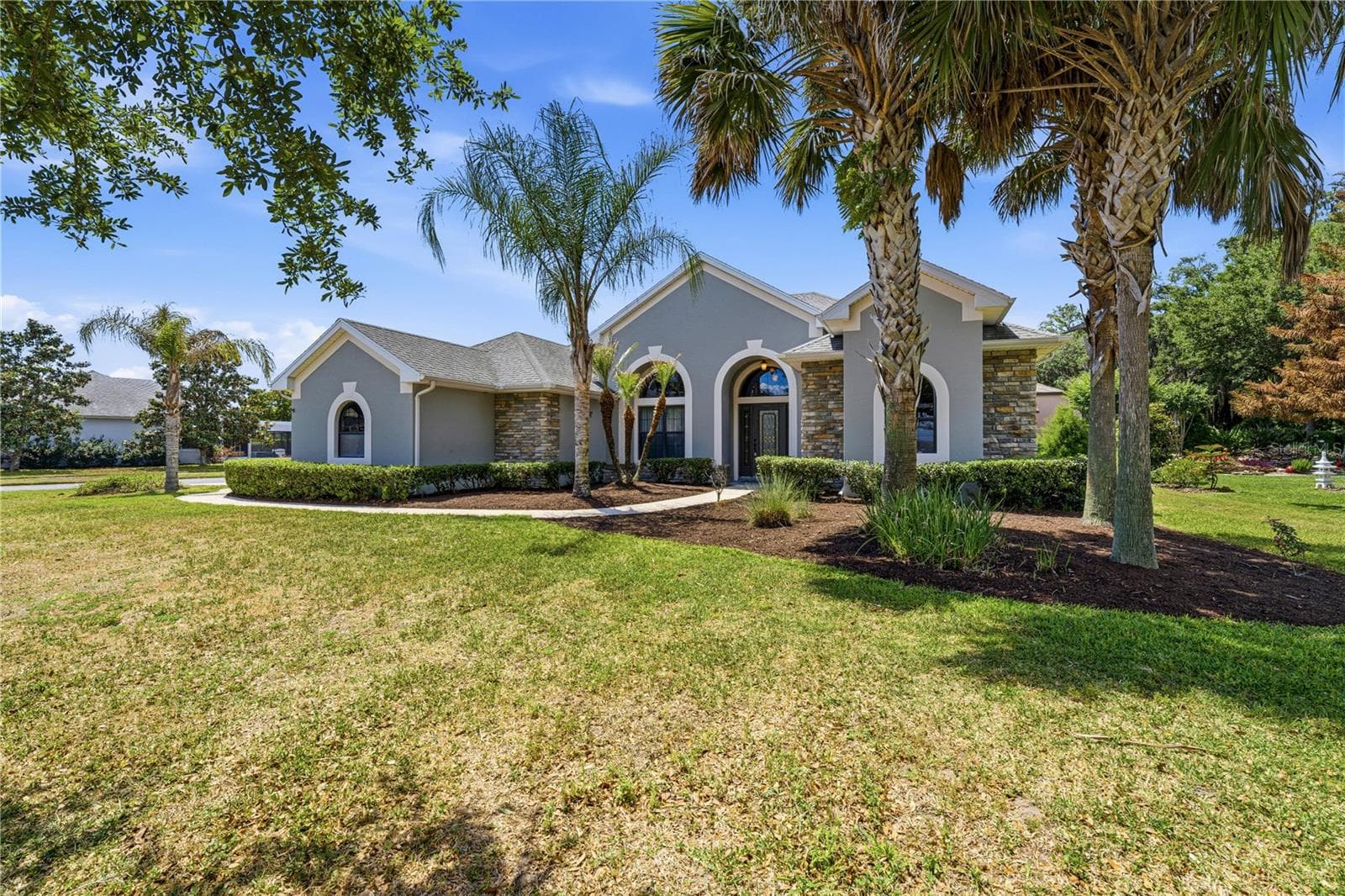 Single Family Residence at 8061 WATERBURY WAY, MOUNT DORA, photo 2 of 59