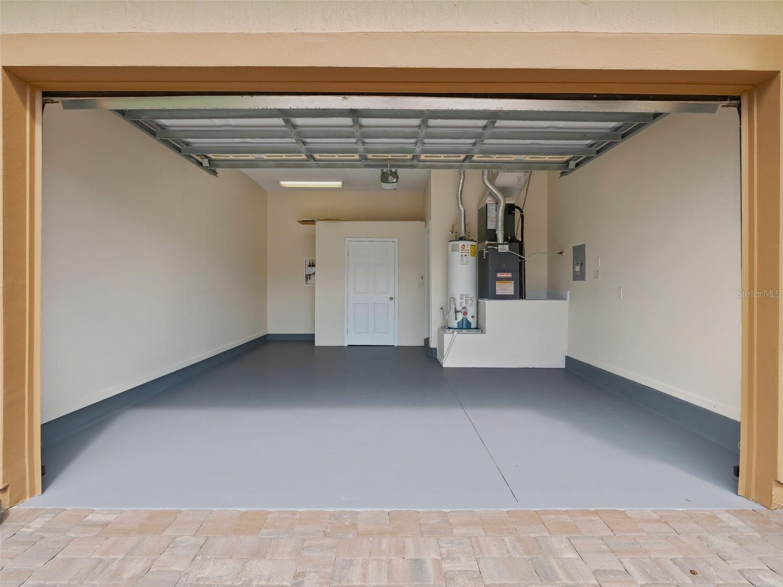 New HVAC and HWH plus fresh paint - 1256 AVENIDA DE LAS CASAS, LADY LAKE